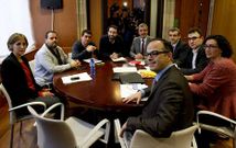 Los portavoces parlamentarios de los partidos catalanes a favor del derecho a decidir (CiU, ERC, PSC, CUP  e ICV) se reunieron ayer en el Parlamento para intentar negociar una declaraci�n de soberan�a.