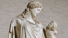 Eirene (Paz) llevando en los brazo a Pluto (Riqueza). Copia romana de una estatua votiva griega de Kefisodoto (370 a. C.), que se exhibe en la Gliptoteca de M�nich.