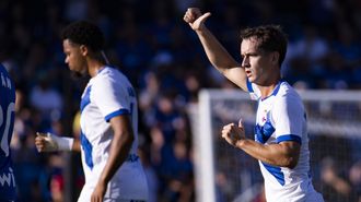 Marc Casad�, en primer plano, durante el partido.