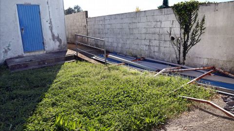 Mal estado de las instalaciones del campo de f�tbol y pistas de atletismo de A Alta en Pobra
