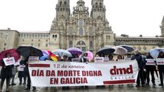 Concentracion por el dia de la muerte digna en la Praza do Obradoiro.