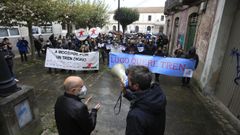 Un centenar se personas acudieron a la concentraci�n impulsada por el BNG