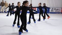 Exhibici�n de patinaje sobre hielo en Vimianzo