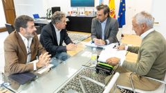 Junto a Lores y Calvo, a la reuni&oacute;n asistieron el responsable del &aacute;rea de deportes del Concello y el secretario xeral para o Deporte