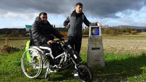 Jenner y Sergio, tras completar al cuarta etapa del reto entre Pontevedra y A Barosa