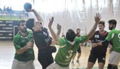 El partido mostr� errores en los equipos y Mart�n Iglesias y David Amor marcaron 8 goles cada uno. 