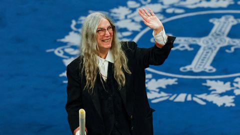 Patti Smith, tras recoger su diploma.