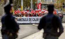 Protesta ayer en Zaragoza de empleados de Caja 3.