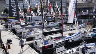 Las embarcaciones de la regata La Solitaire du Figaro Paprec están atracadas en los muelles de A Laxe