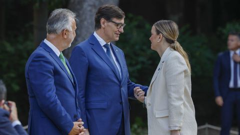 Marga Prohens, presidenta de Baleares, charla con Salvador Illa
