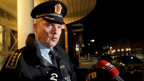 �yvind Aas, jefe de la unidad de operaciones de la polic�a, explica a los medios los hechos.