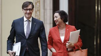 Salvador Illa y la consejera de Econom�a, Al�cia Romero, ayer en el Parlamento de Catalu�a.