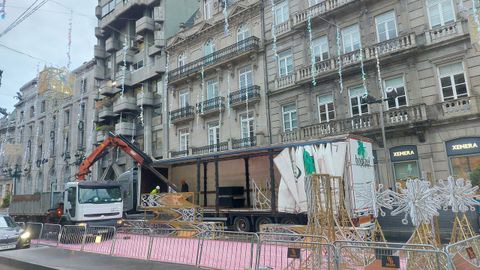 Instalaci�n del bosque y el castillo de la Navidad en Policarpo Sanz