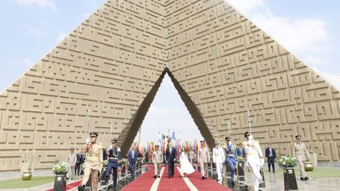 Los reyes durante la recepcin oficial este martes en El Cairo.