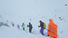 Ms de 200 senderistas, atrapados en el Everest tras una tormenta de nieve