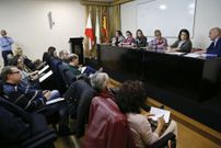 Abogados, mediadores, psic�logos y polic�as, reunidos ayer. 