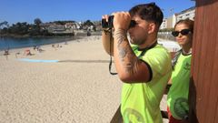 Socorristas en la playa de Silgar este pasado mes de septiembre