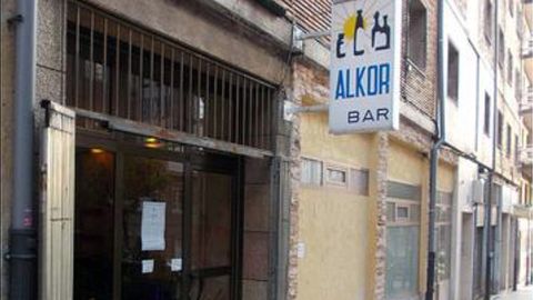 Una de las �ltimas im�genes del bar Alkor de la calle P�rez de la Sala de Oviedo, cuando todav�a estaba abierto