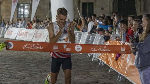 Roberto Trigo, ganador de la carrera, en el momento de cruzar la lnea de meta