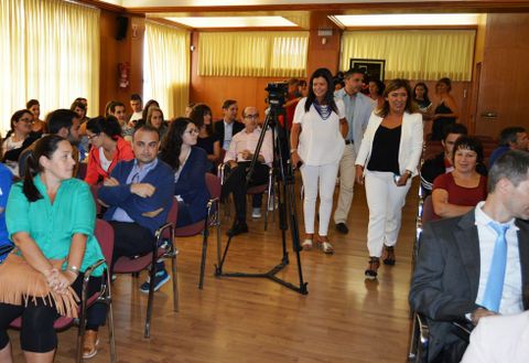 La conselleira de Traballo y la alcaldesa presentaron ayer los planes de insercin laboral