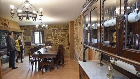 Casa de Horta, una de las viviendas más exclusivas de la comarca, nos abre sus puertas.Otro comedor, en el que se conservan muebles e incluso tazas y vasos antiguos. Era el lugar de reunión de la familia en los días de fiesta