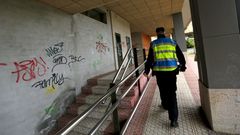 Polic�a Local patrullando por O Temple, en Cambre