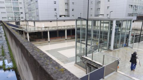 La plaza interior de la urbanizaci�n naronesa, a la que dan bajos y futuros negocios