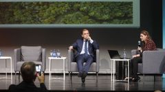 Iñaki Franco y Sonia Muíña, dos de los directivos del grupo Valtalia, en un foro organizado dentro de la Mobile Week Ourense