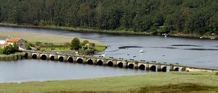 La Xunta reconoci� hace a�os la necesidad de llevar a cabo una actuaci�n para consolidar los pilares de la construcci�n.