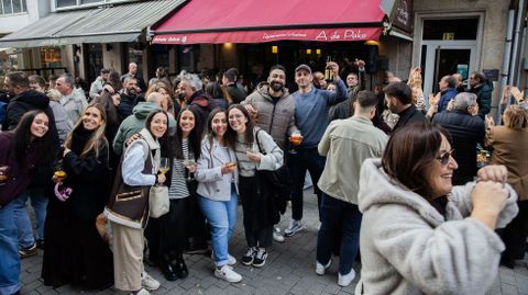 Fiestaza en la calle Coru�a en la despedida de A de Pako