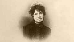 Retrato de Rosal�a de Castro, realizado na Coru�a polo fot�grafo Luis Sellier a fins dos anos 70 ou inicios dos 80 do s�culo XIX.