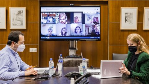 Una de las reuniones telem�ticas de los jurados de los premios