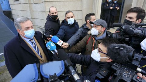 Francisco Lago Calvo, abogado de la Fundacin Amigos de Galicia, atendiendo a los medios a la salid del juicio del Caso Desire, donde ejerce la acusacin popular.