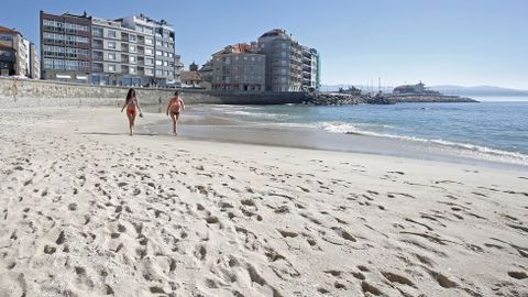 Ba�istas en la playa de Silgar, Sanxenxo