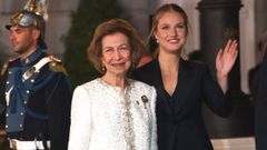 La Reina Sofa y la Princesa Leonor a su salida del Teatro Campoamor tras asistir a la ceremonia de entrega de los Premios Princesa de Asturias 2024.