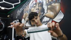 Reda Ouarrad, en su barber�a La R05 de Ourense