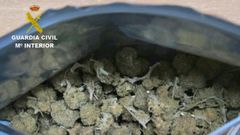 Material decomisado por la Guardia Civil en Caldas de Reis