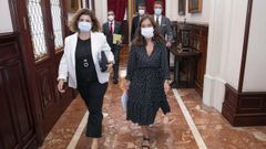 La subdelegada del Gobierno, Maria Rivas, y la alcadesa In�s Rey, entrando a la reuni�n de la Xunta de Seguridade Local