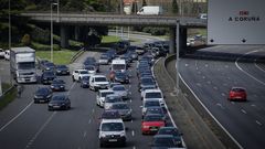 Control de la Polic�a Nacional en la la avenida Alfonso Molina, una de las principales v�as de acceso y salida de A Coru�a