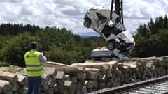 El pasado 12 de julio, dos j�venes leoneses murieron al ser arrollado su coche por un tren en un paso a nivel de Recimil (Lugo).