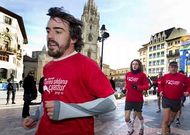 Fernando Alonso, ayer en Oviedo durante la carrera solidaria en la que particip�