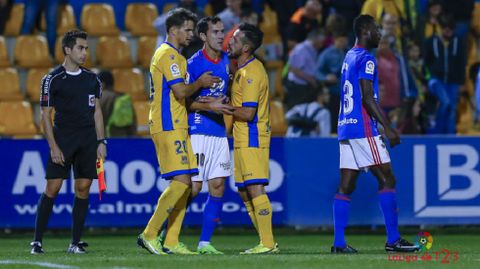 Linares Owusu Real Oviedo Horizontal.Linares y Owusu durante el encuentro frente al Alcorcon