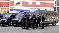Dispositivo de agentes de la Polic�a Nacional cerca de Bala�dos antes de un partido del Celta