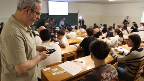 Los profesores que vigilan las pruebas podr�n solicitar a los alumnos que muestren sus gafas, sus calculadoras o sus bol�grafos