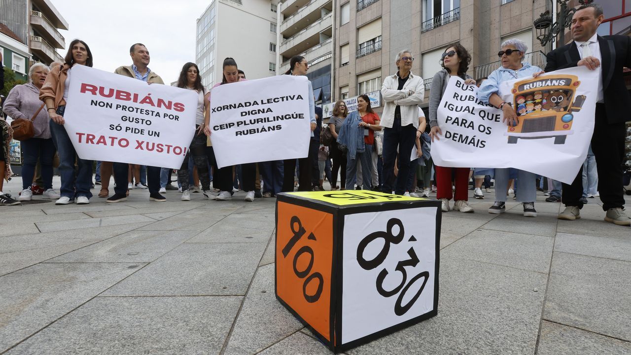 Las ANPA reclaman en la calle una solución a los horarios de Rubiáns