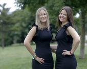 Las �wedding planners� Tamara y Olalla Blanco con su traje de �oficiante de ceremonia�. 