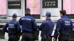 La polic�a vigila el exterior del restaurante de Bruselas que sufri� el ataque, ubicado en la avenida Louise