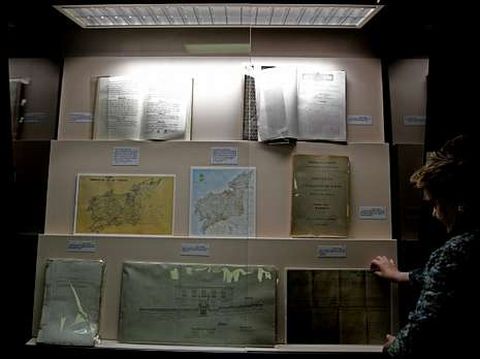 Uno de los paneles muestra algunos de los principales documentos