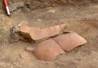 En la excavaci�n se localizaron tres �nforas completas. 