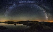 Espectacular imagen del macizo de Trevinca que muestra la v�a L�ctea